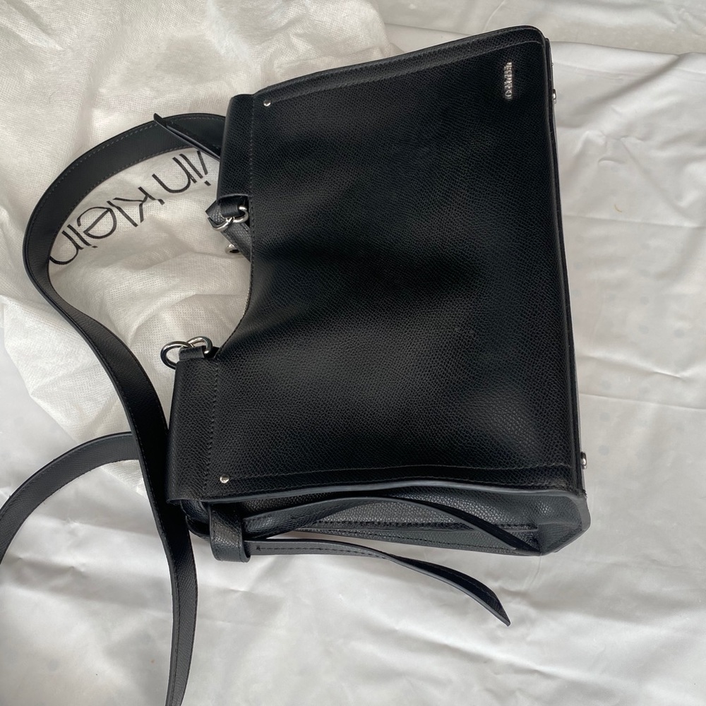 Calvin Klein Callie Crosshatch Leather Knotted S.